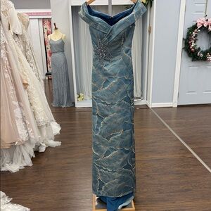 Elegant Teal Off-Shoulder Maxi Dress